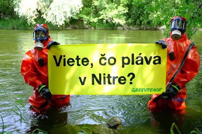 Rieka Nitra je znečistená, Hornonitrianske bane situáciu len zhoršujú, tvrdí Greenpeace